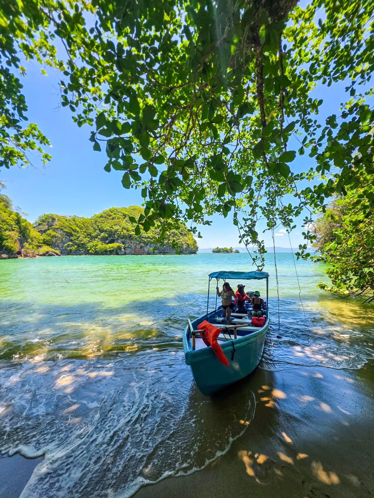 Santo Domingo: Los Haitises & Cayo Levantado Island — Guided tour and outdoor activity